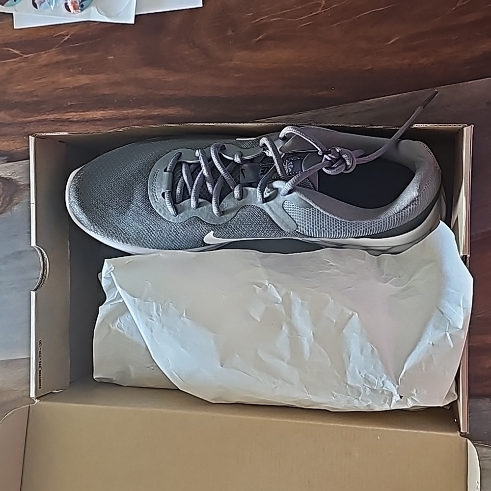 NIB Nike Revolution 6 NN
